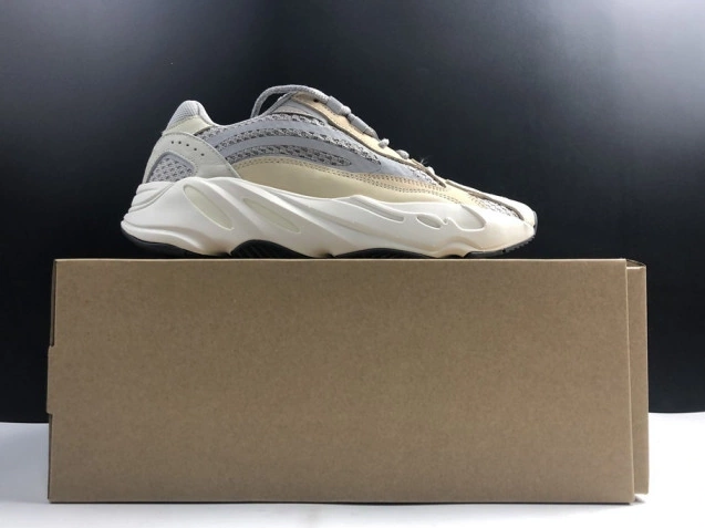 Yeezy Cream 700 Adidas GY7924 V2 Cream Boost 1012